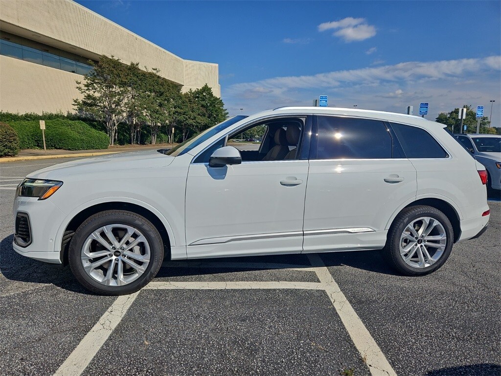 2025 Audi Q7 55 Premium Plus photo 2