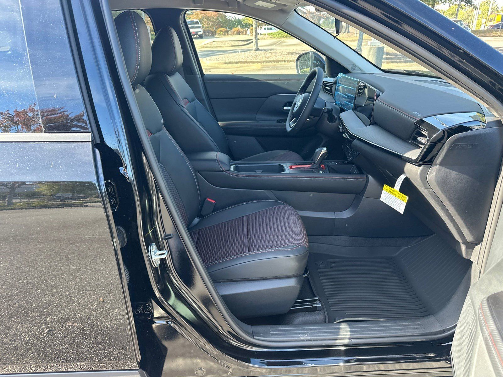 2026 Nissan KICKS SR - Photo 13
