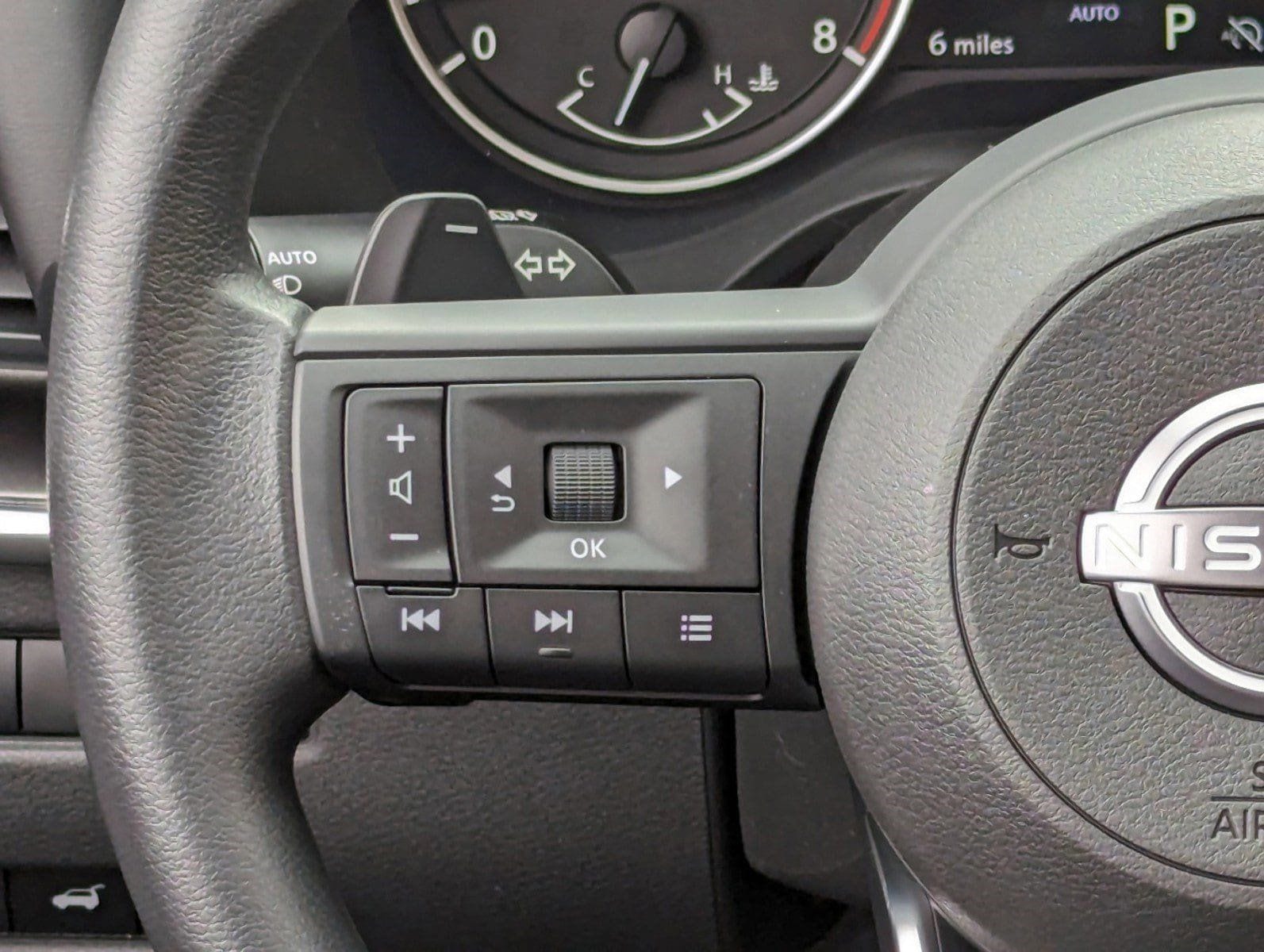 2025 Nissan Rogue SV - Photo 23