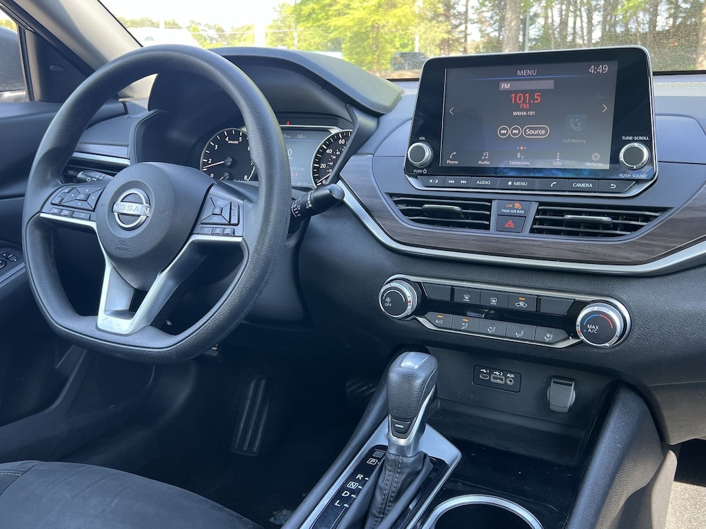 Used 2024 Nissan Altima 2.5 SV Sedan