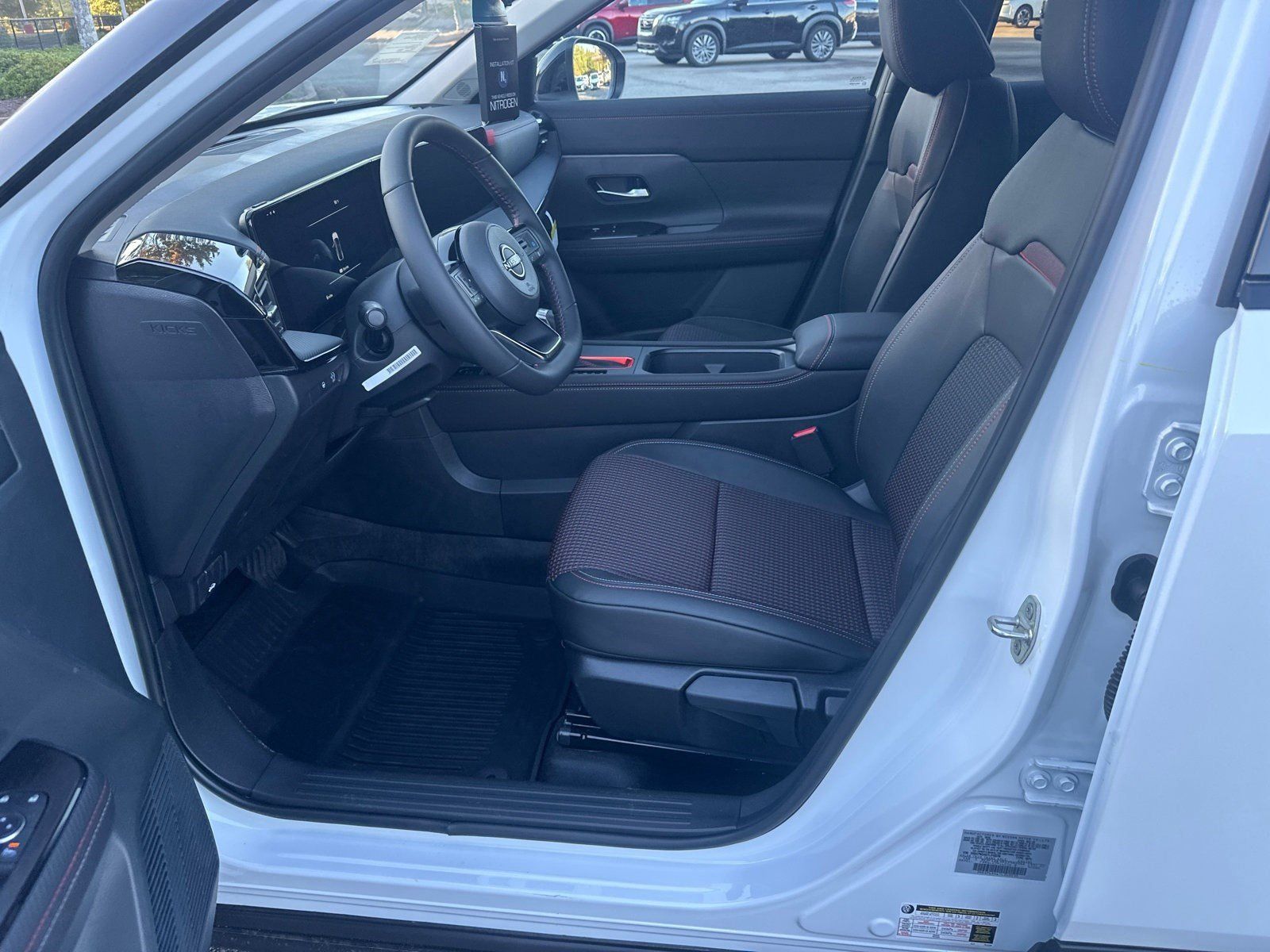2026 Nissan KICKS SR - Photo 9