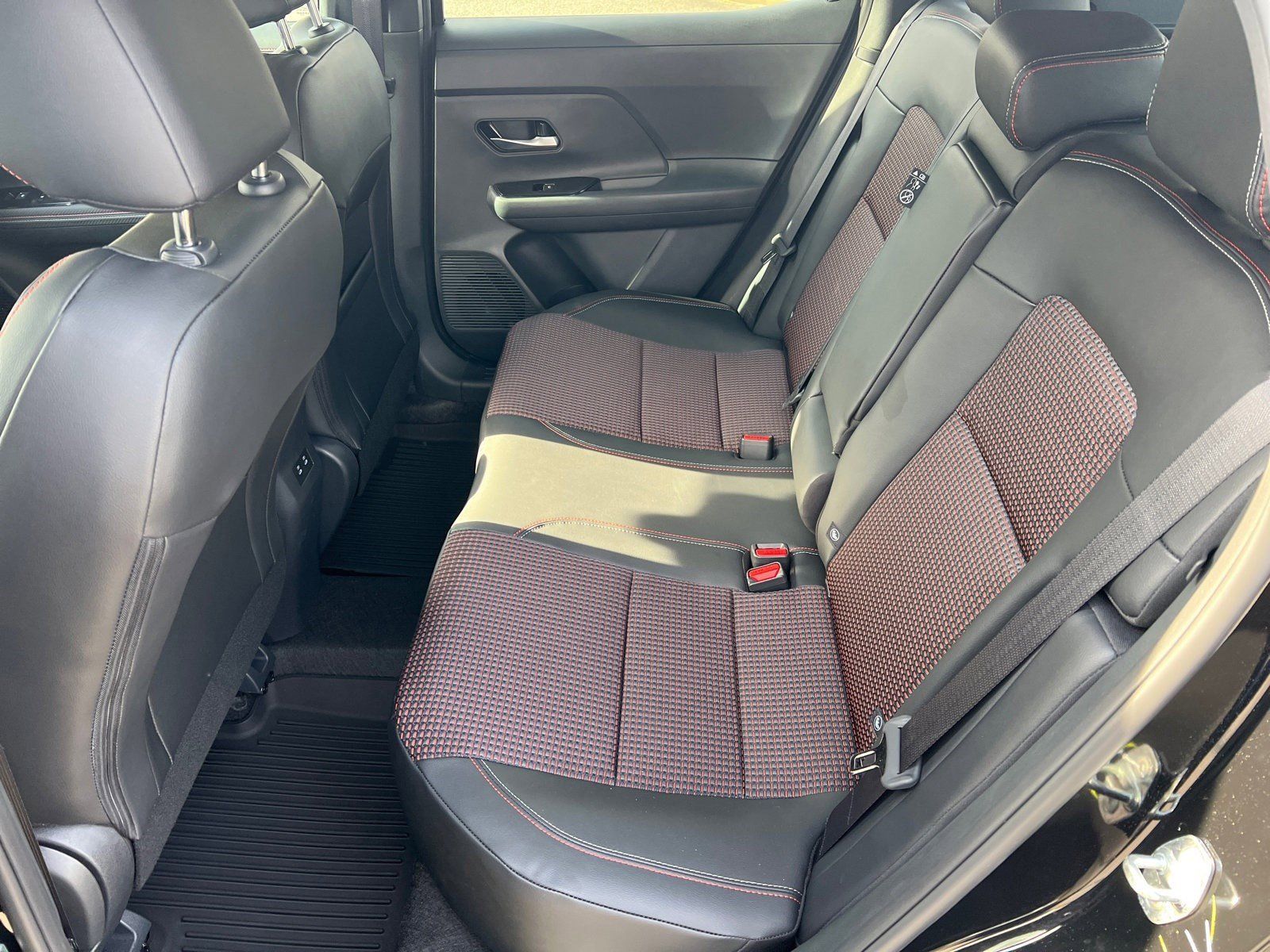 2026 Nissan KICKS SR - Photo 20
