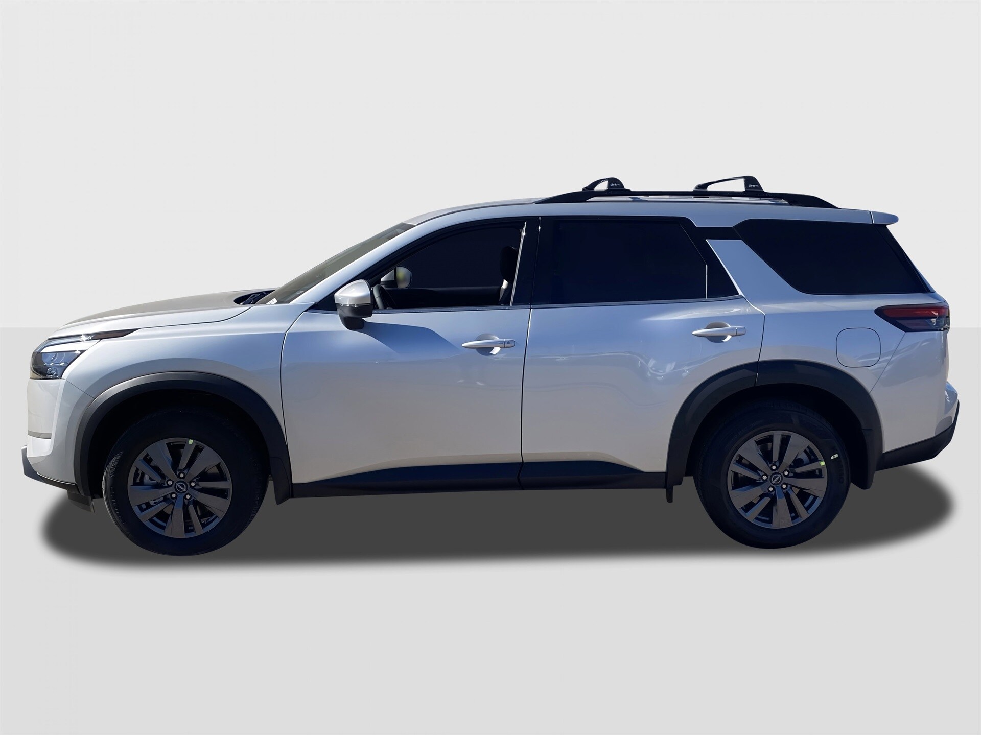2025 Nissan Pathfinder SV photo 2