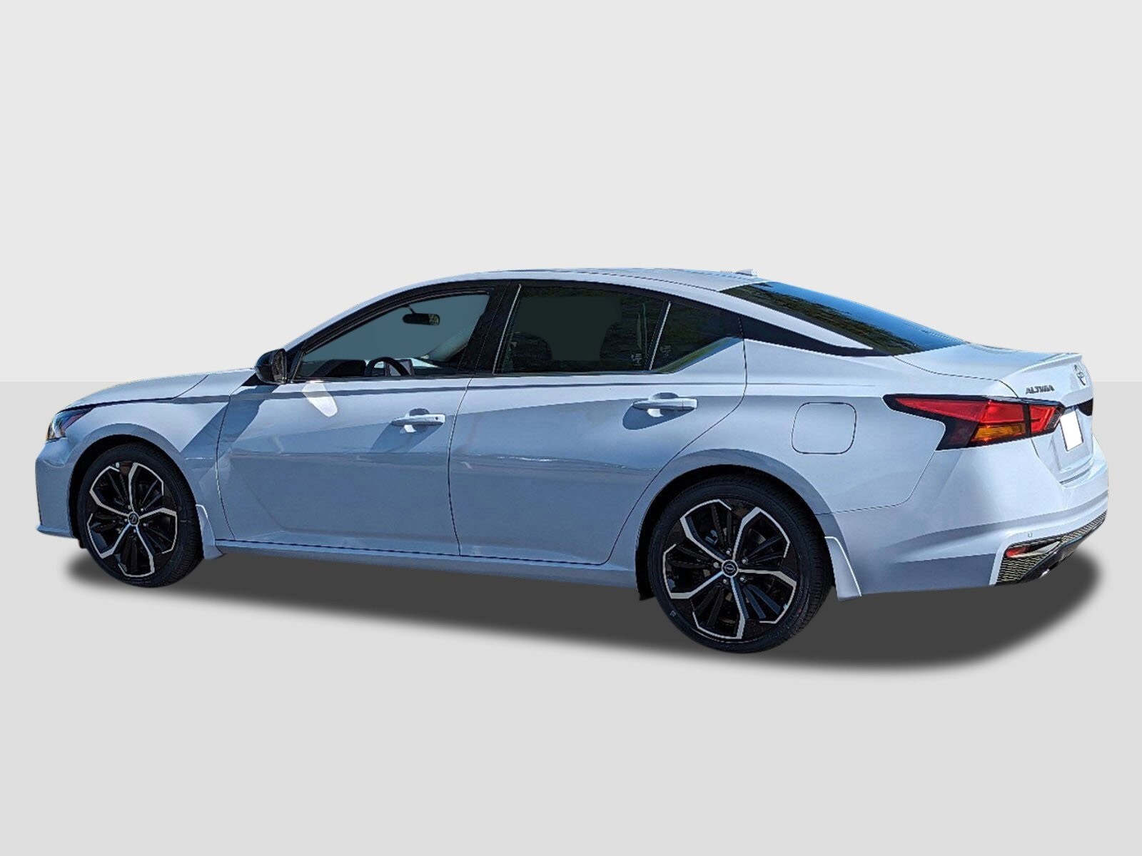 2025 Nissan Altima SR photo 3