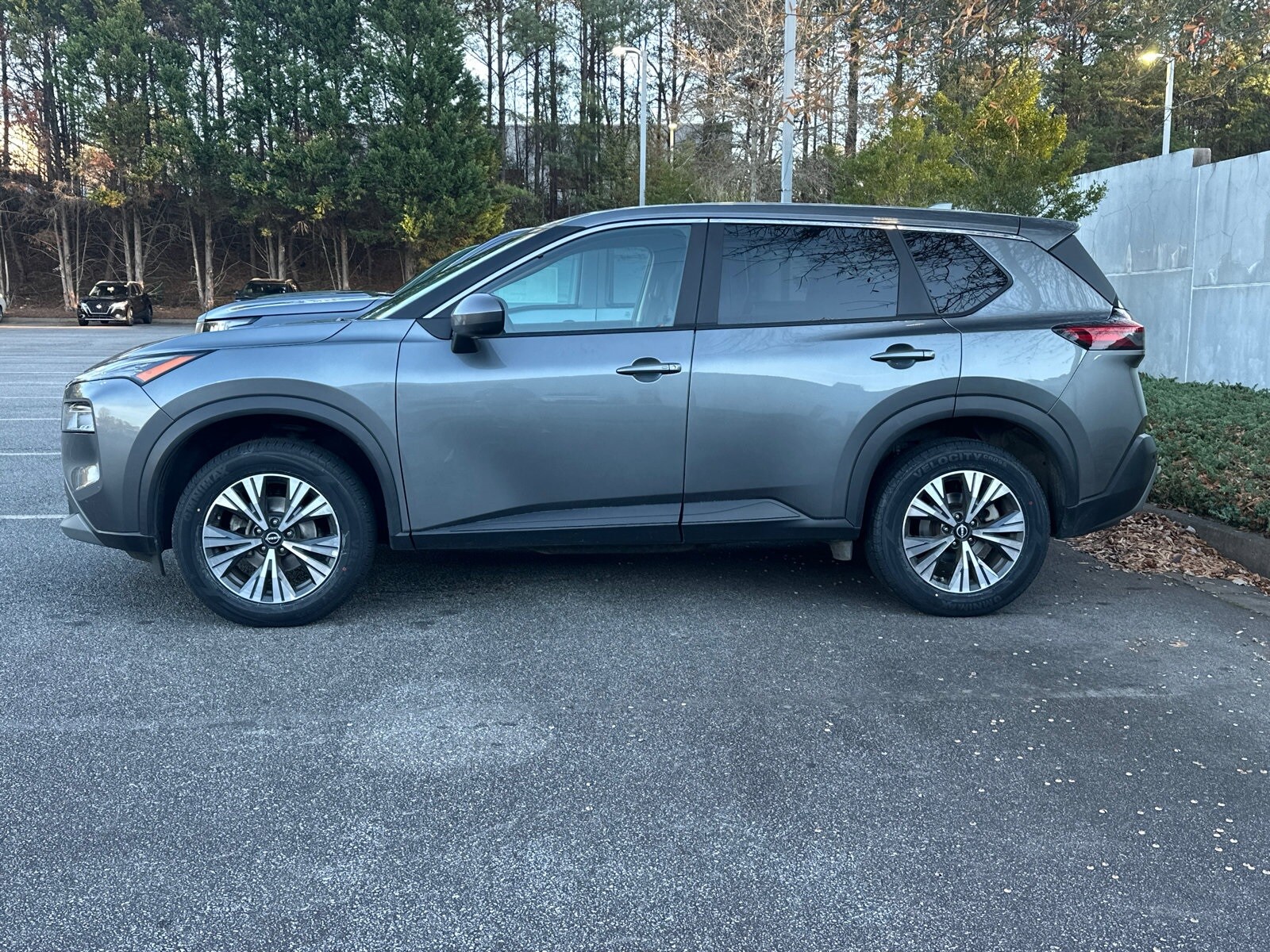 2023 Nissan Rogue SV photo 3