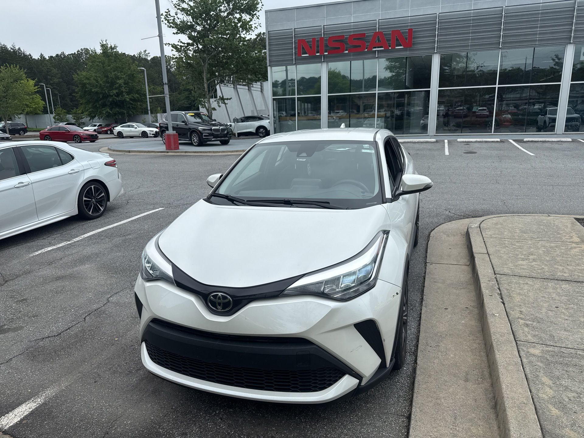 2021 Toyota C-HR LE's photo