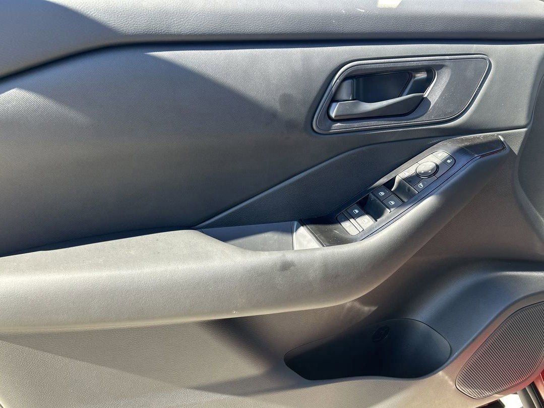 2025 Nissan Rogue S - Photo 18