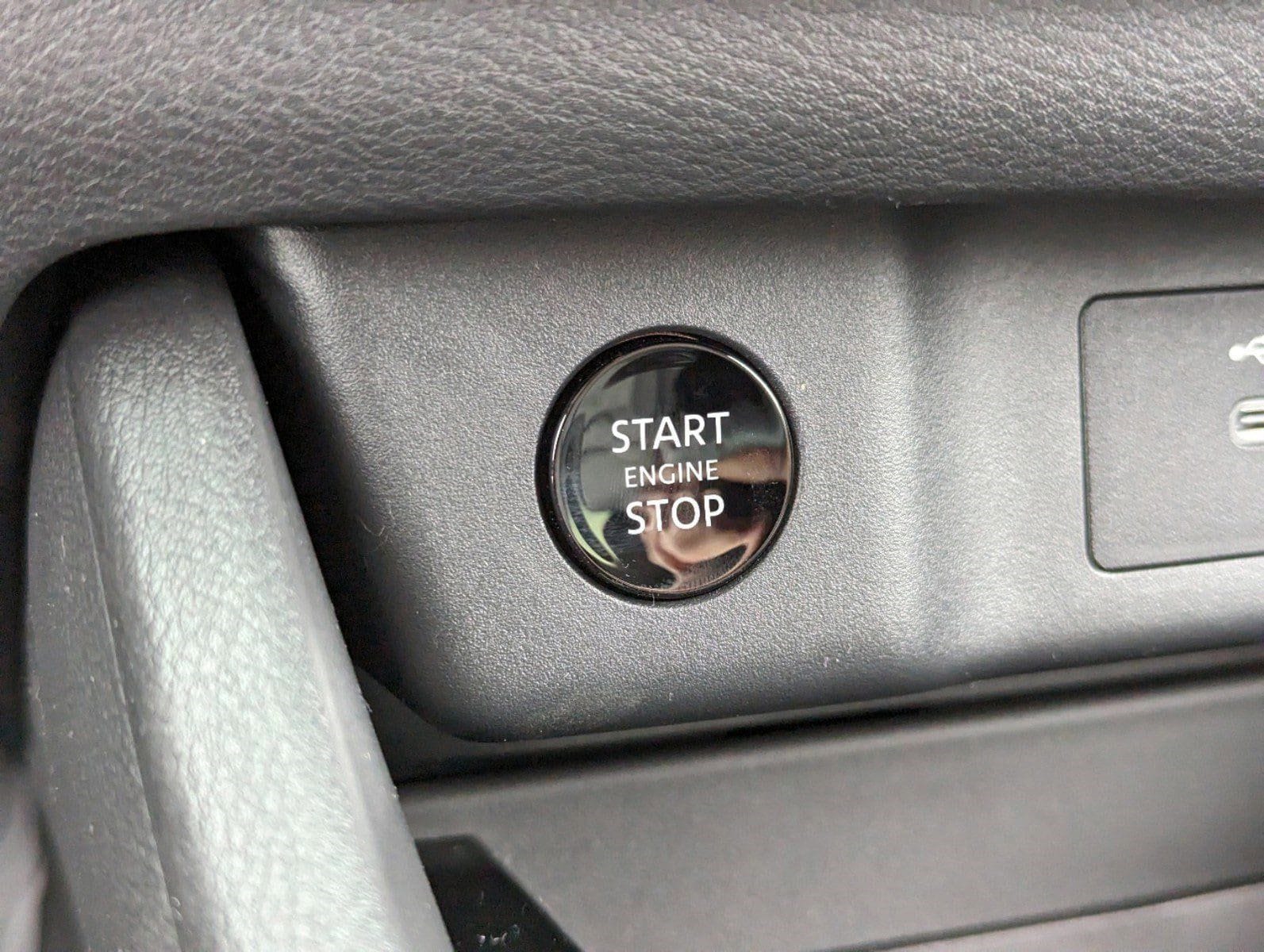 2025 Nissan Rogue SV - Photo 17