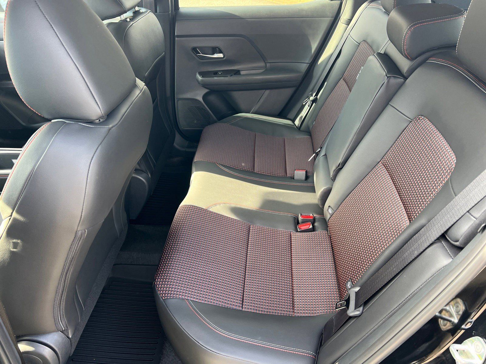 2026 Nissan KICKS SR - Photo 20