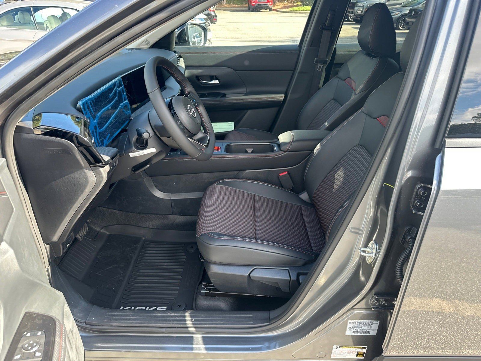2026 Nissan KICKS SR - Photo 9