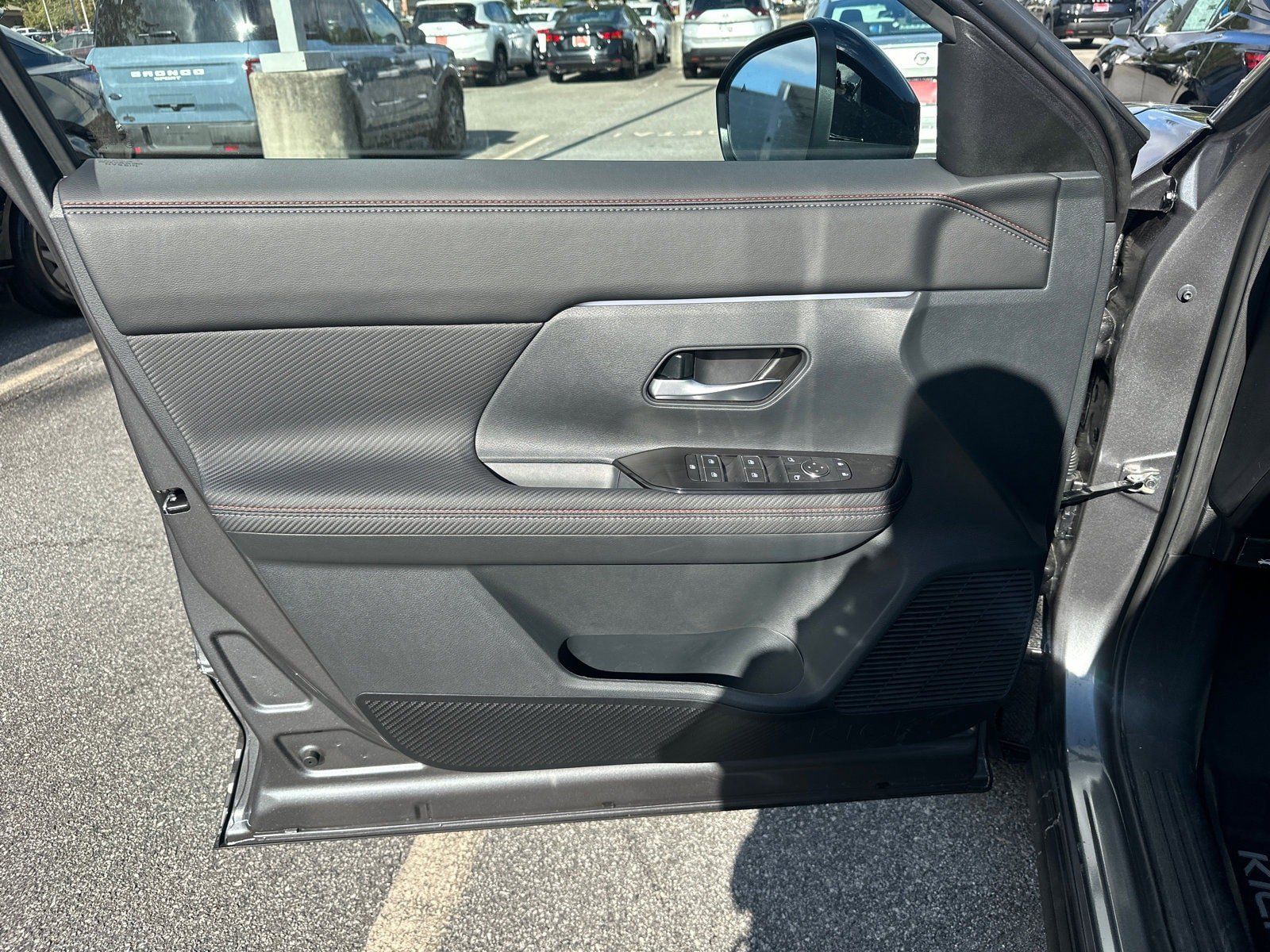 2026 Nissan KICKS SR - Photo 10