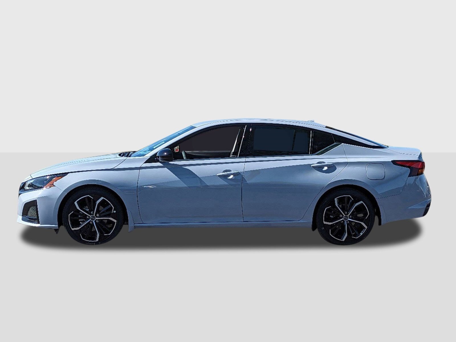 2025 Nissan Altima SR photo 2
