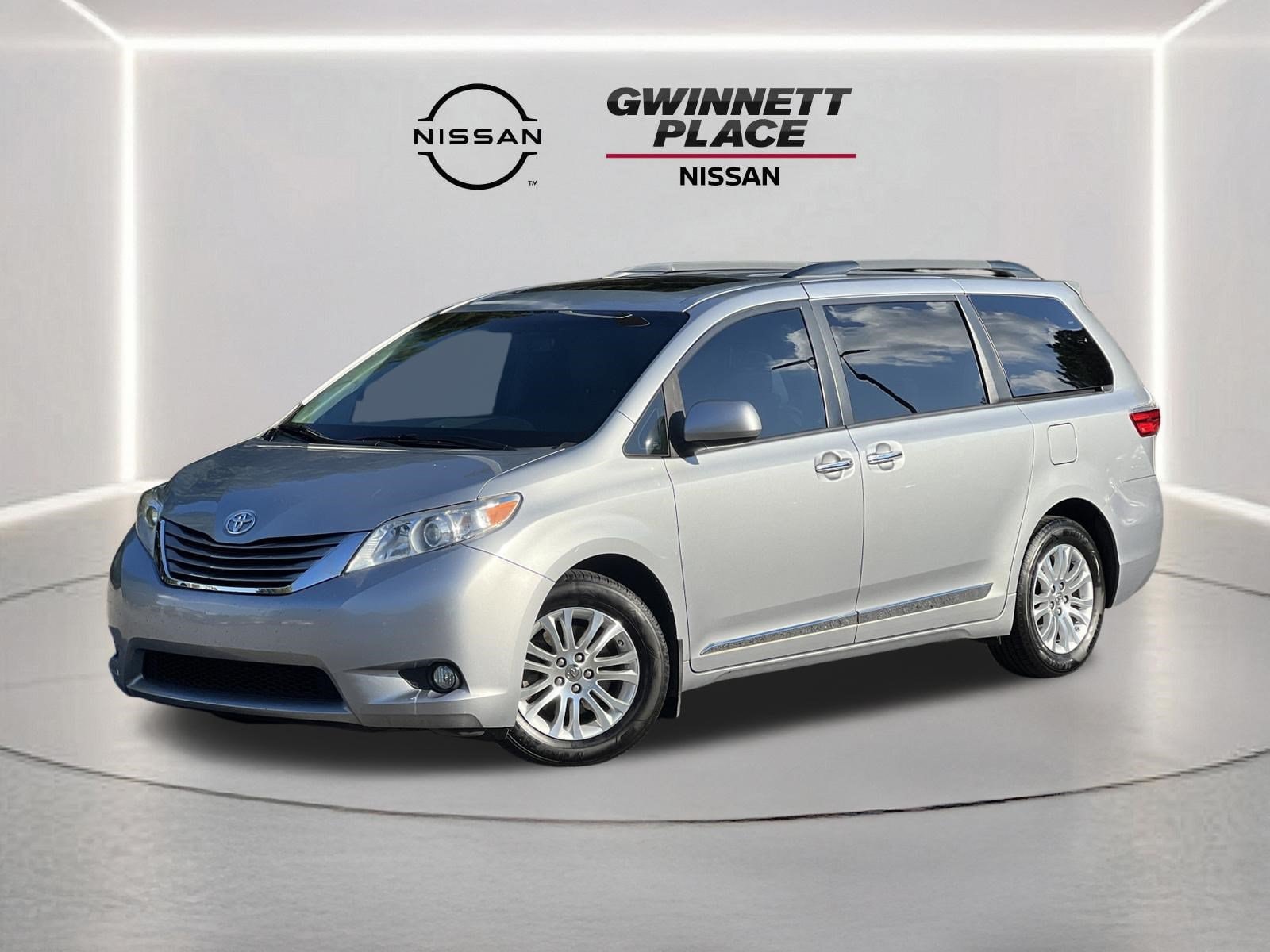 Used 2016 Toyota Sienna XLE with VIN 5TDYK3DCXGS747714 for sale in Duluth, GA