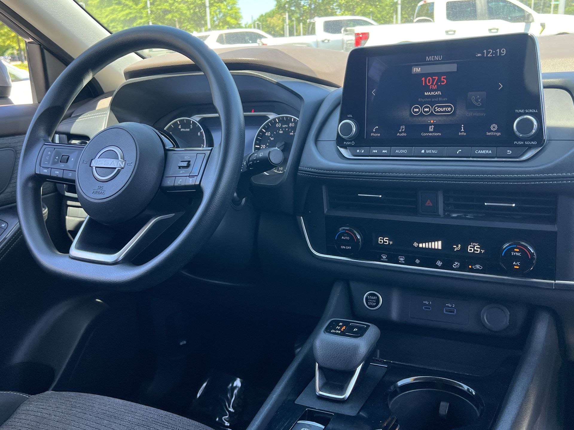 View vehicle photo 2