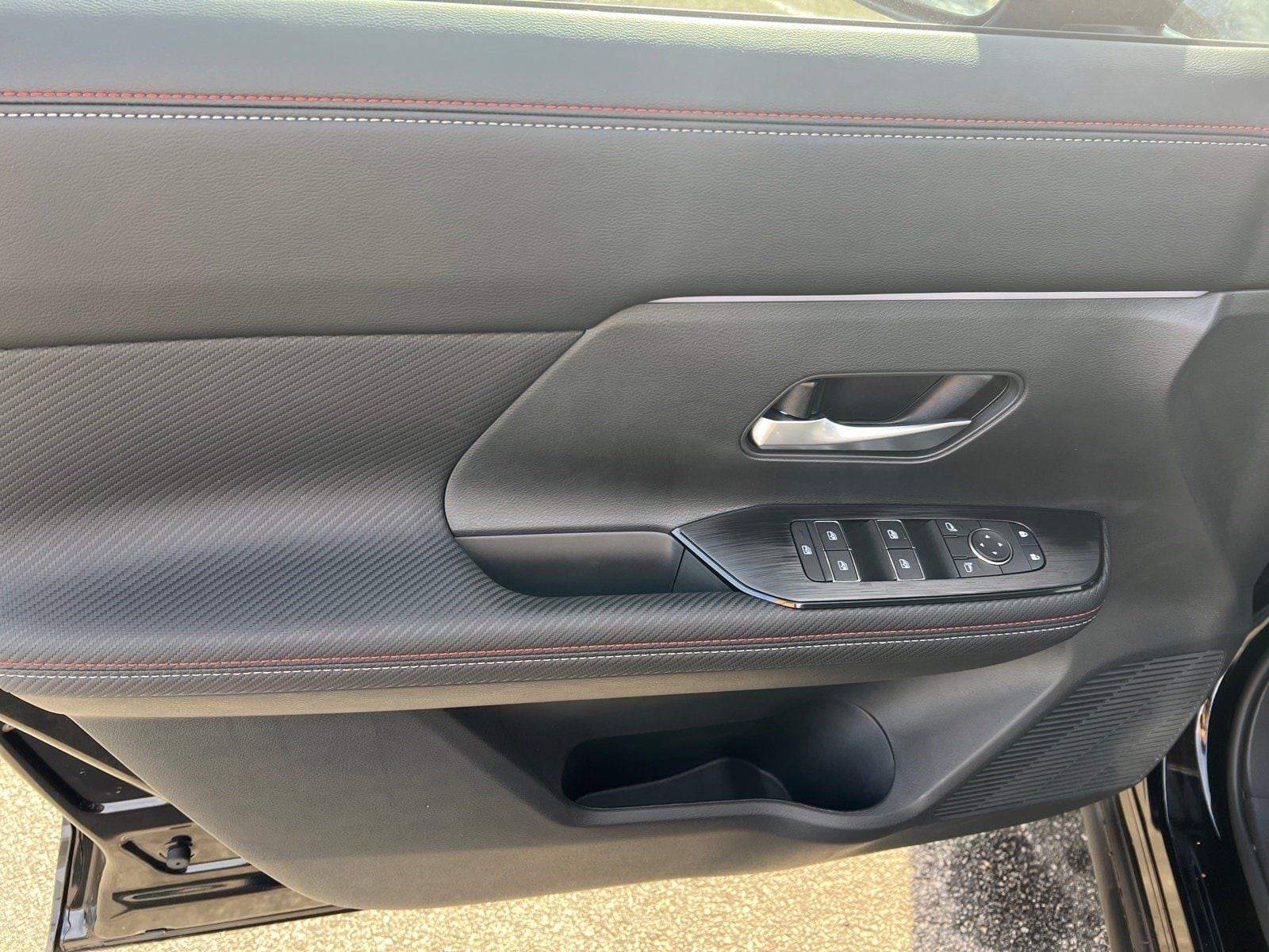 2026 Nissan KICKS SR - Photo 10