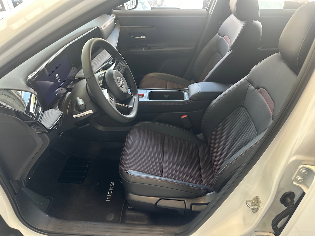 New 2025 Nissan Kicks SR SUV