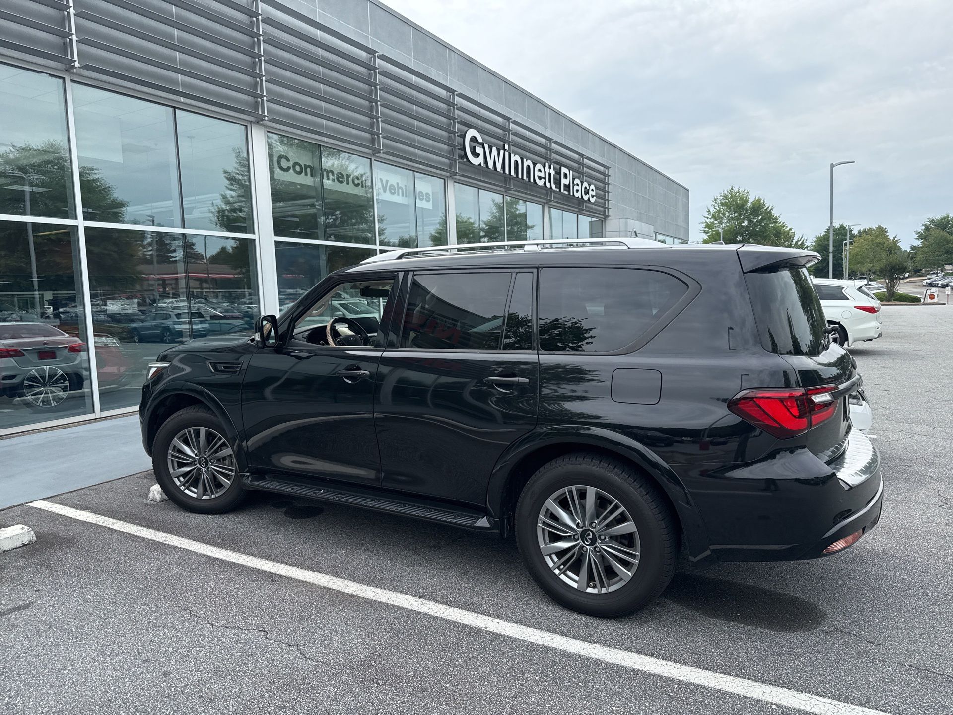 2022 INFINITI QX80's photo
