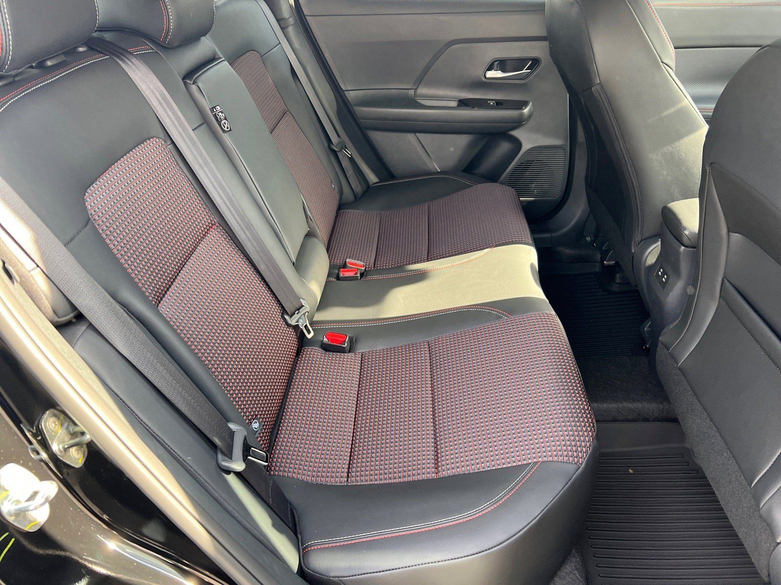 2026 Nissan KICKS SR - Photo 15
