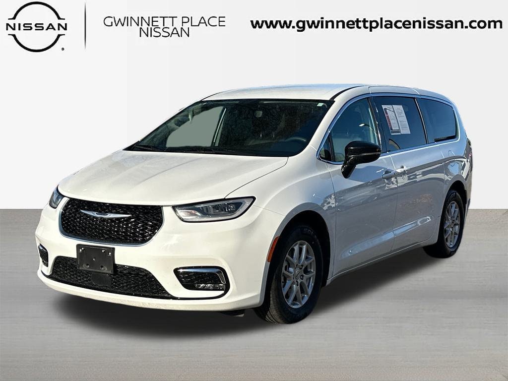 2024 Chrysler Pacifica Touring L's photo