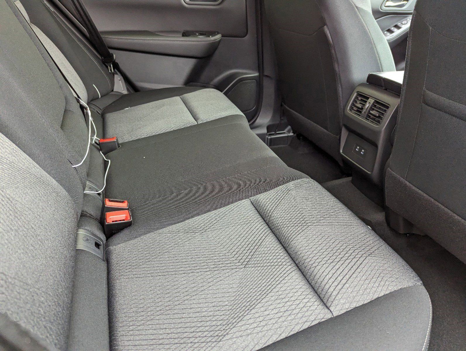 2025 Nissan Rogue SV - Photo 25