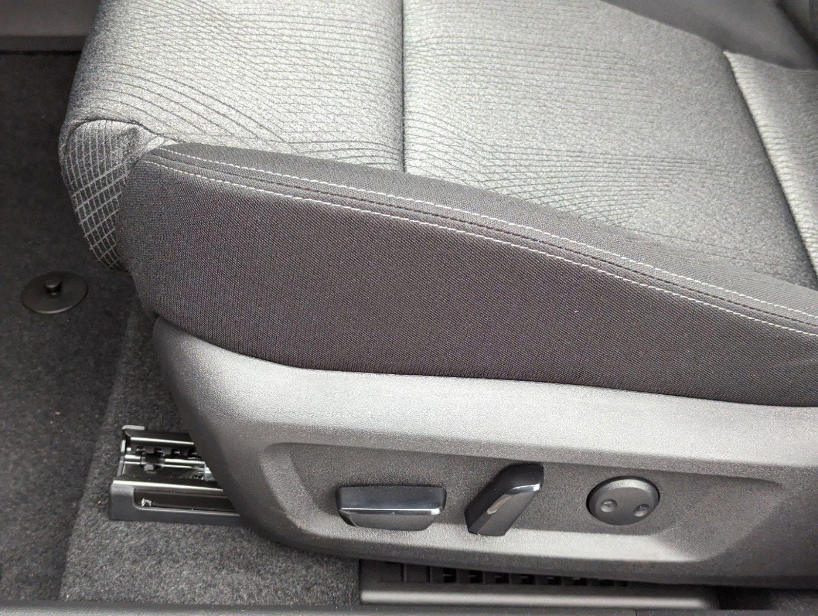 2025 Nissan Rogue SV - Photo 10