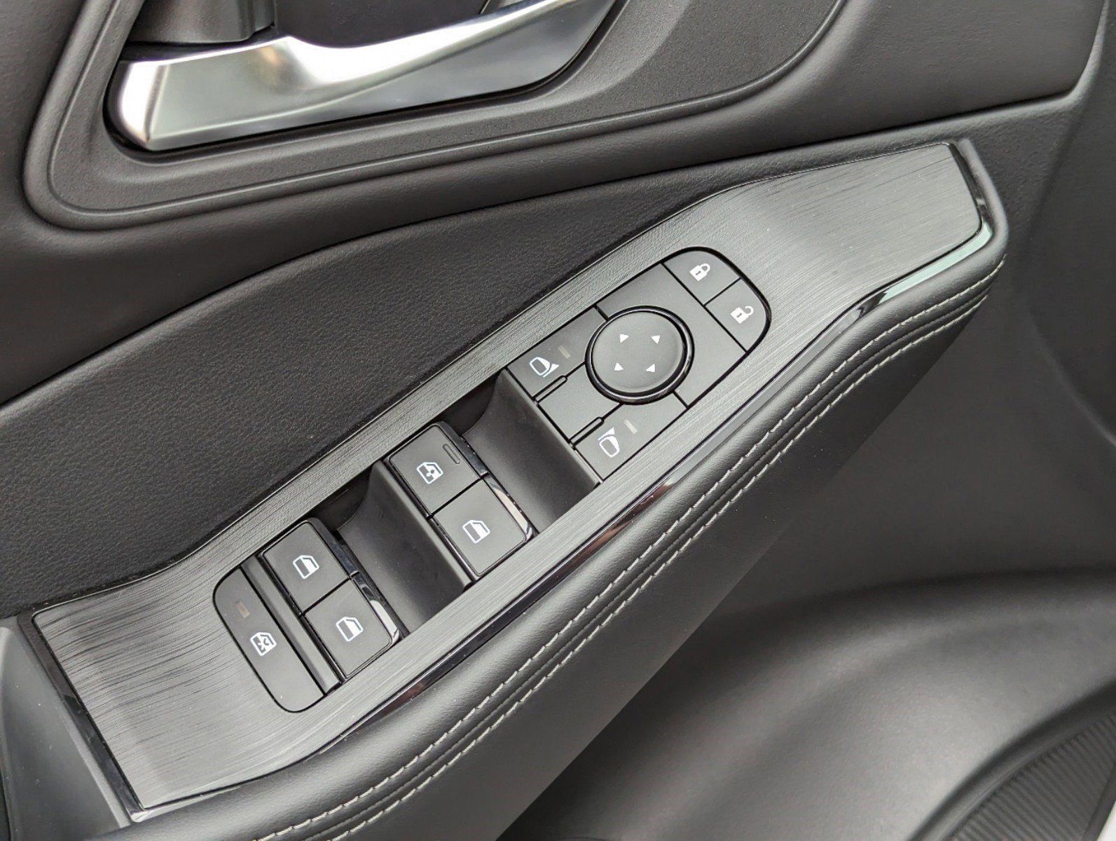 2025 Nissan Rogue SV - Photo 11