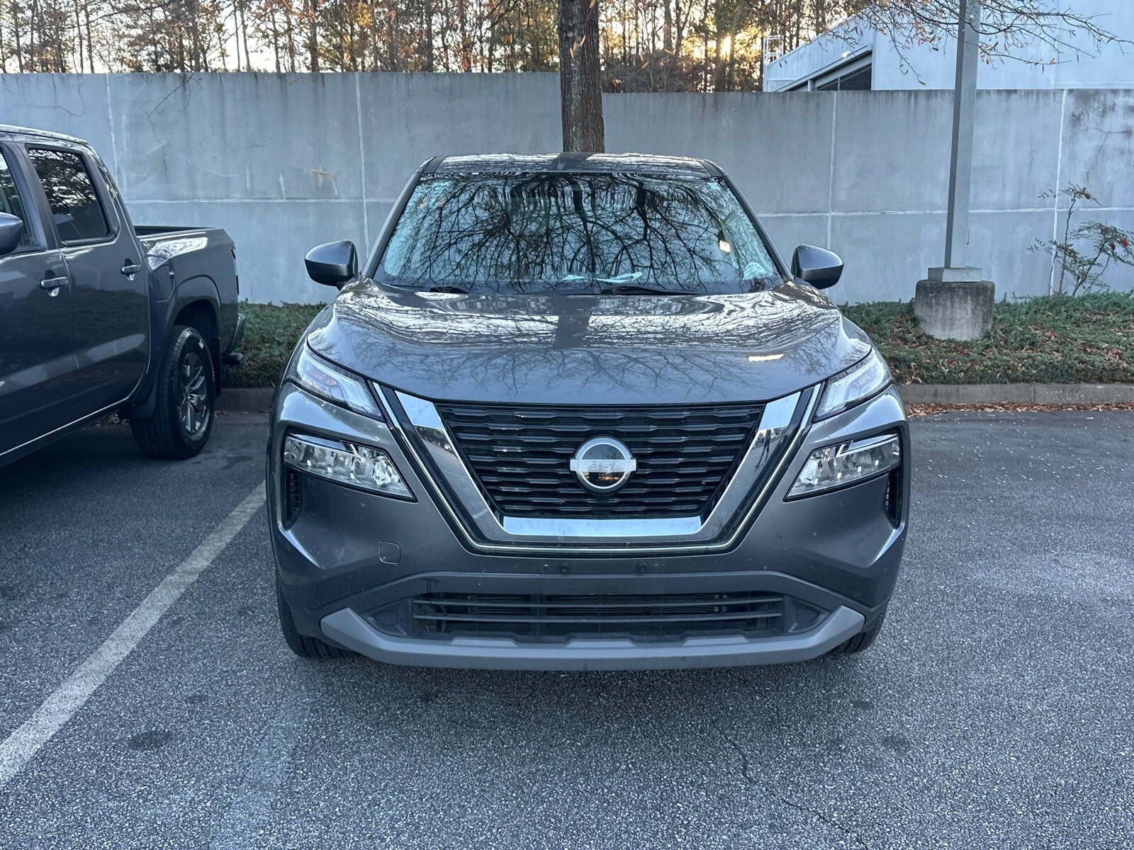 2023 Nissan Rogue SV photo 2