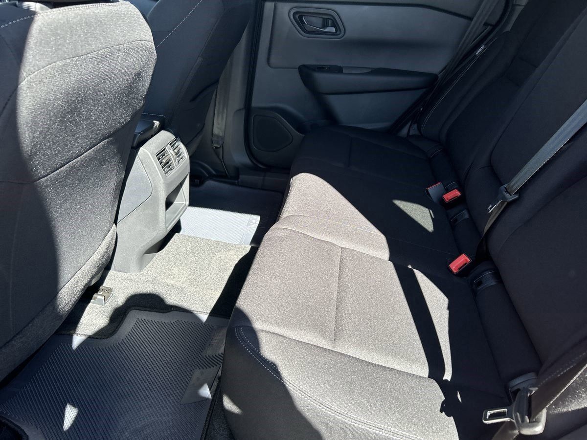 2025 Nissan Rogue S - Photo 17
