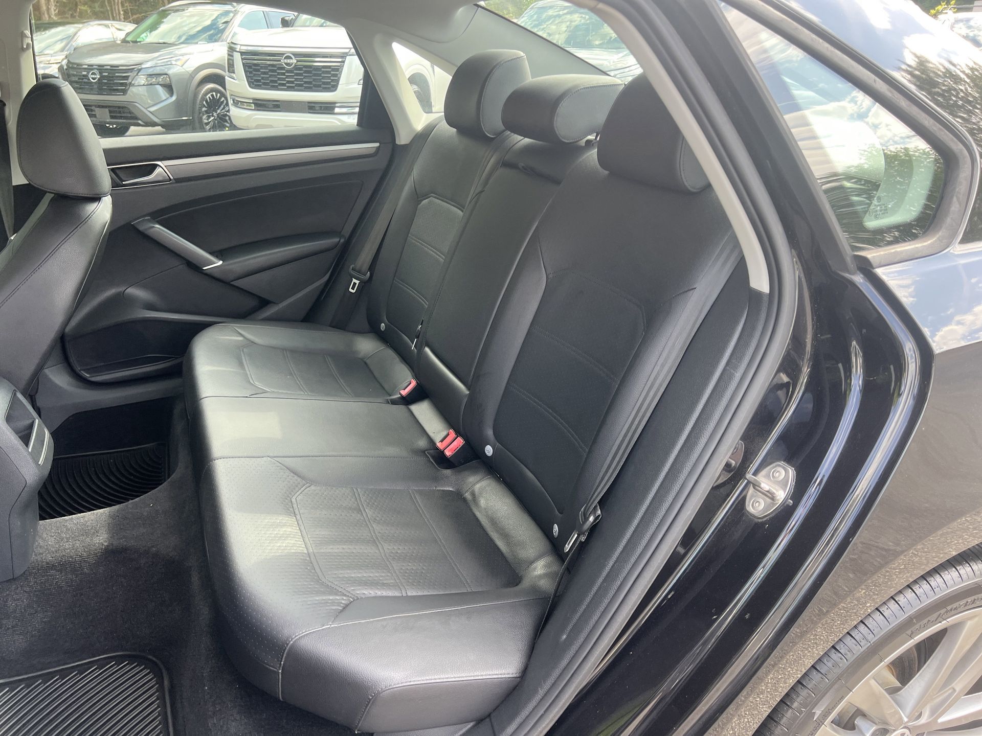 2018 Volkswagen Passat R-Line - Photo 17