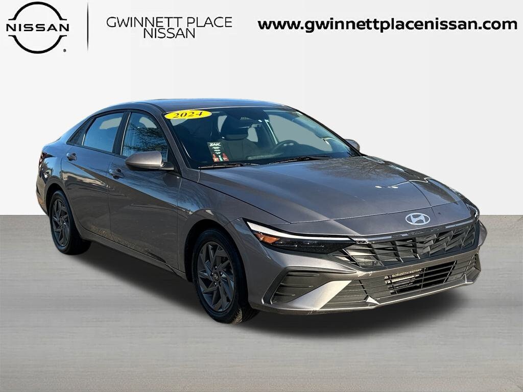 2024 Hyundai Elantra SEL photo 3