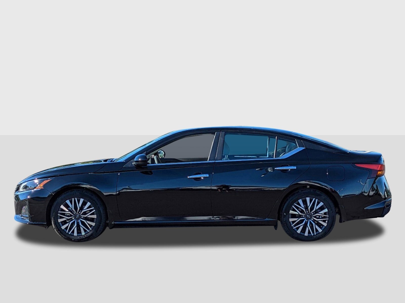 2025 Nissan Altima SV photo 2