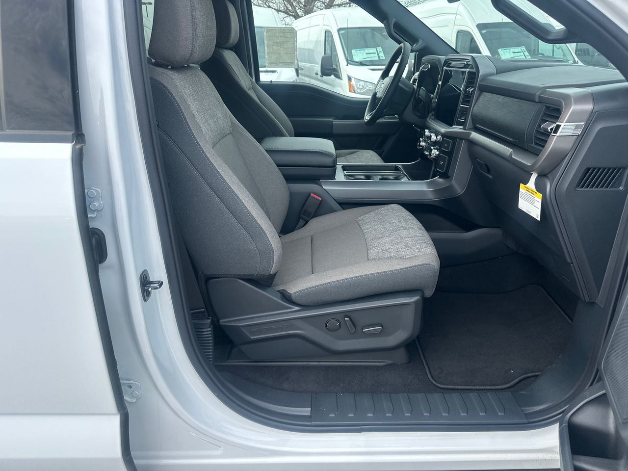 2025 Ford F-150 XLT - Photo 13