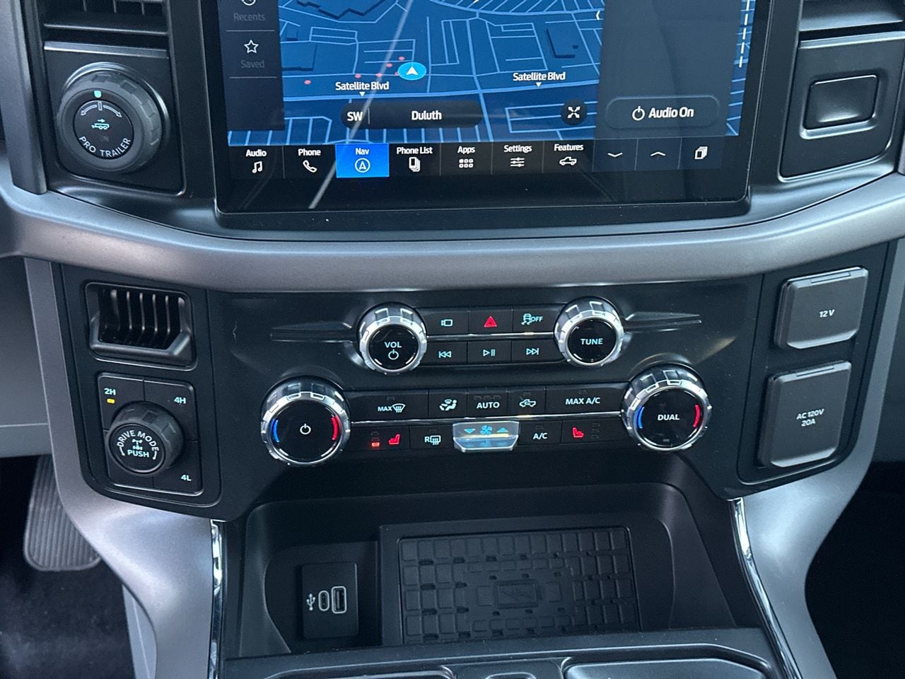 2025 Ford F-150 XLT - Photo 30