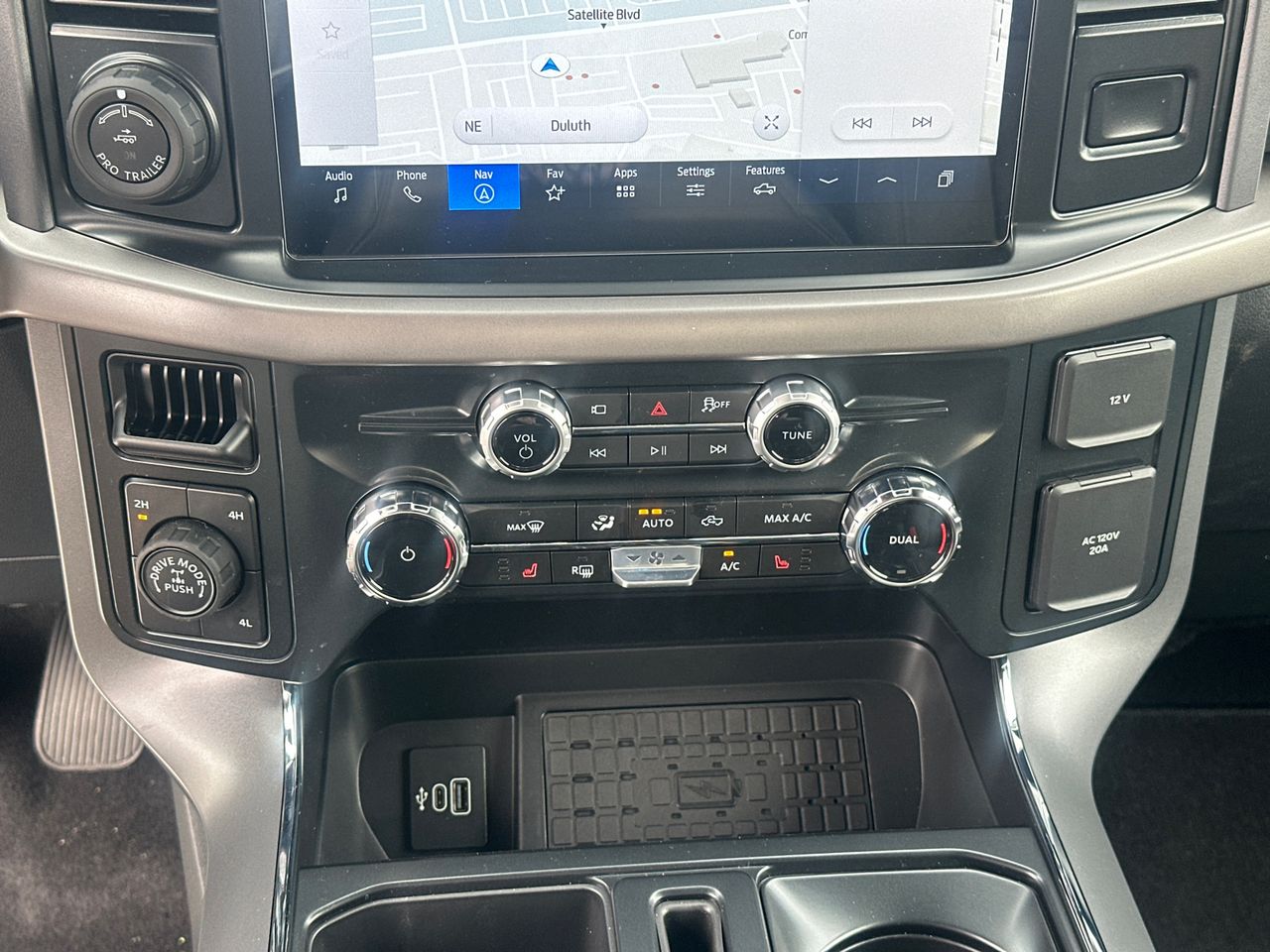 2025 Ford F-150 XLT - Photo 30