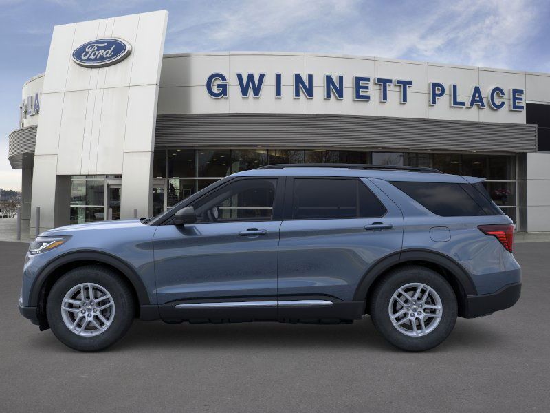 2025 Ford Explorer photo 2