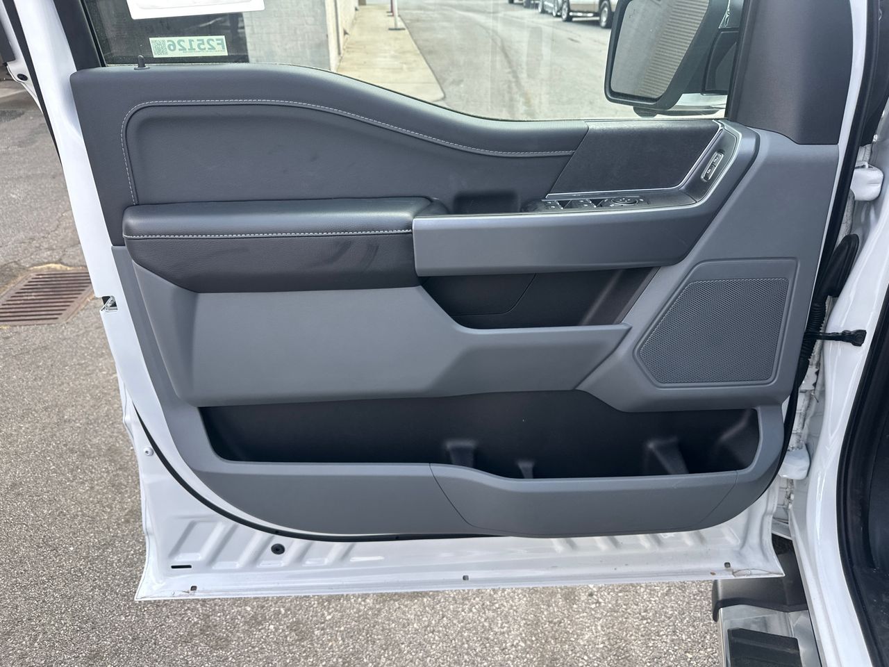 2025 Ford F-150 XLT - Photo 10