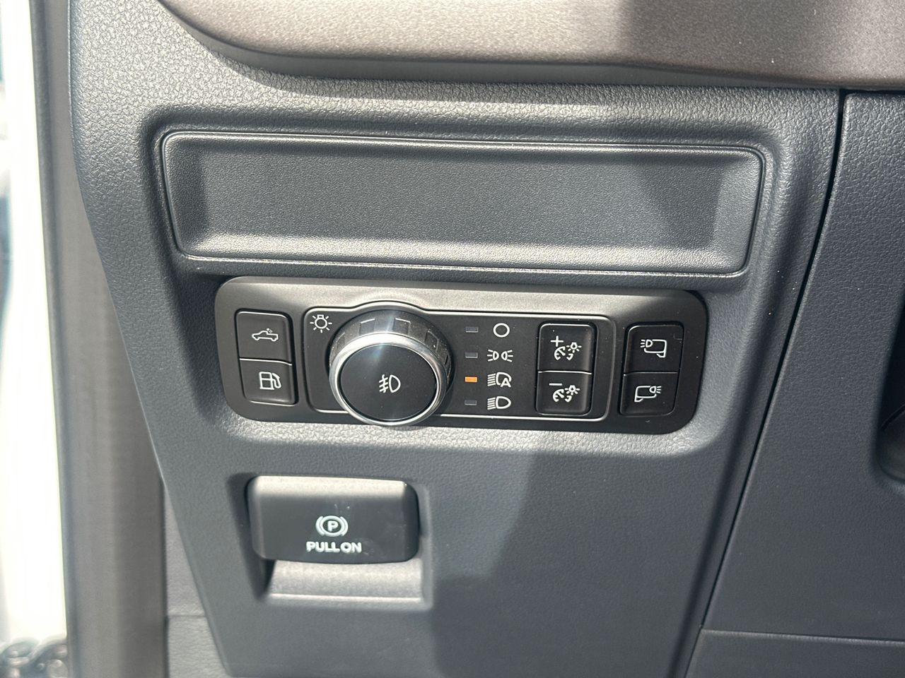 2025 Ford F-150 XLT - Photo 31