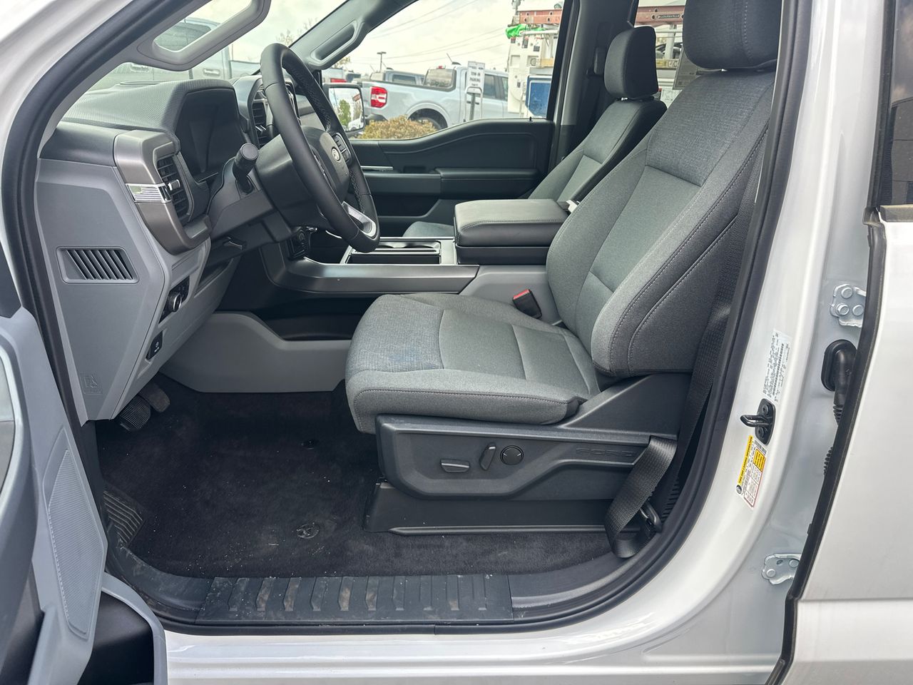 2025 Ford F-150 XLT - Photo 9