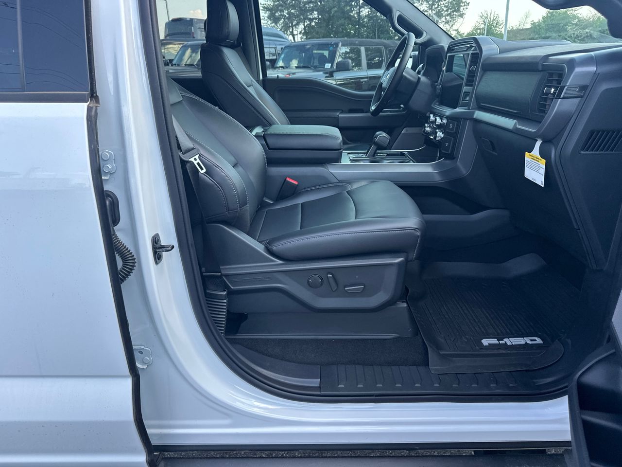 2025 Ford F-150 XLT - Photo 13
