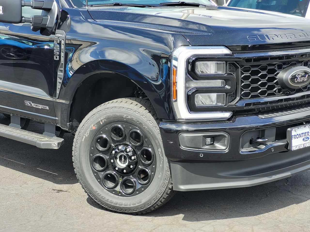 2025 Ford F-250 Lariat photo 2