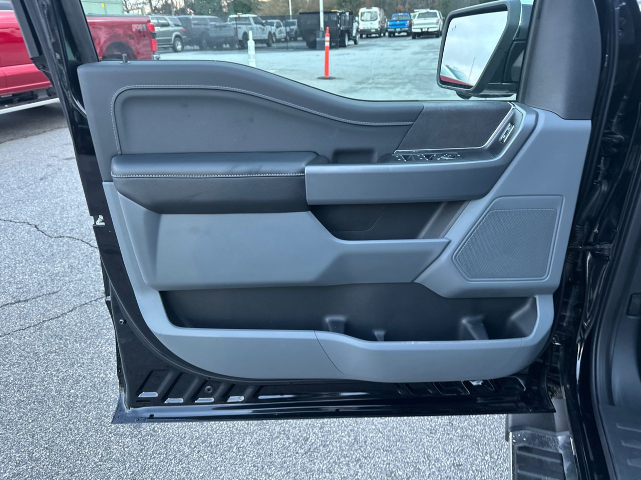 2025 Ford F-150 XLT - Photo 10