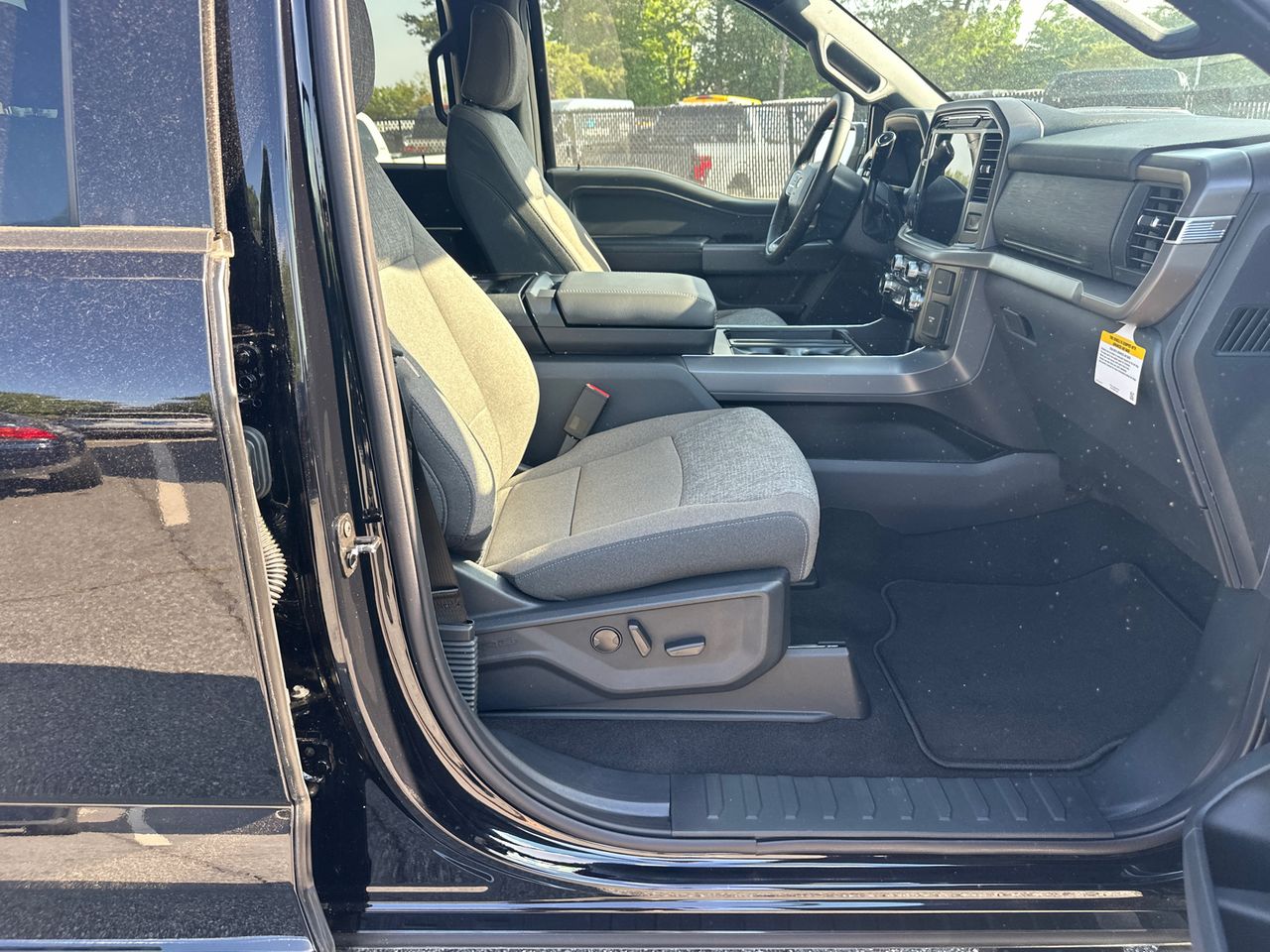 2025 Ford F-150 XLT - Photo 13