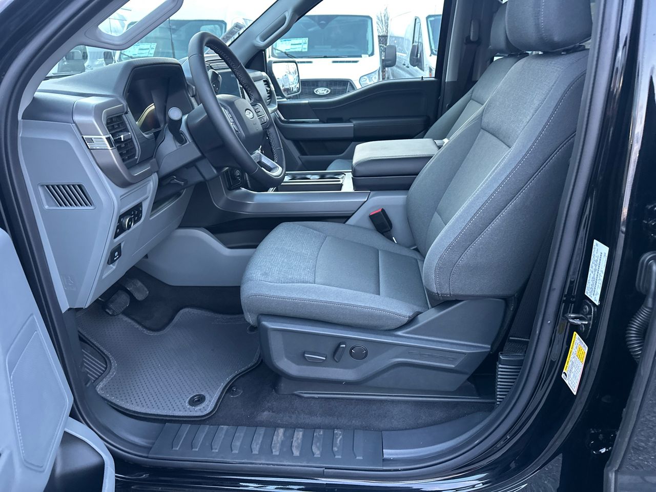 2025 Ford F-150 XLT - Photo 9