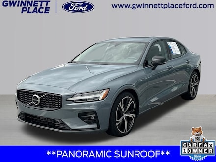 2024 Volvo S60 B5 Plus Dark Theme Sedan