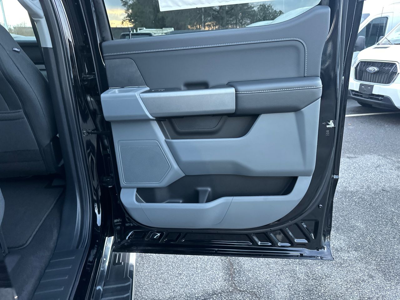2025 Ford F-150 XLT - Photo 16