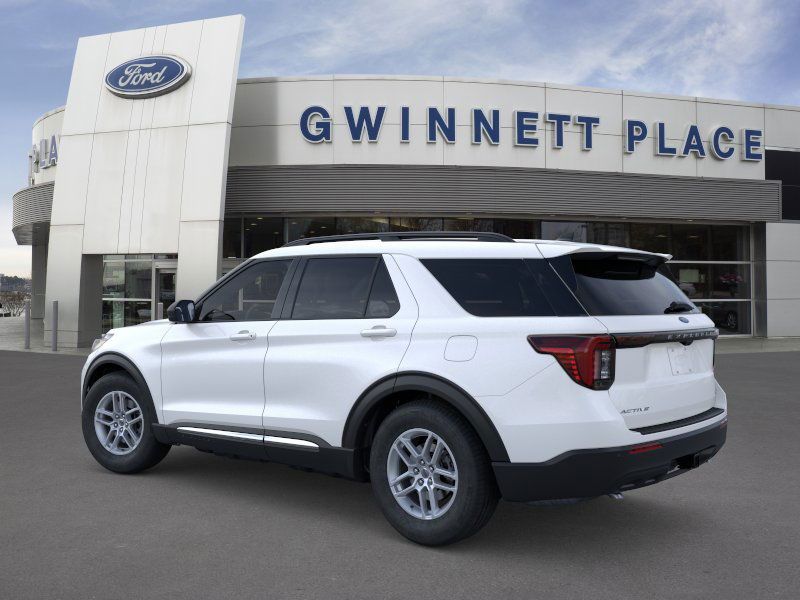 2025 Ford Explorer photo 2