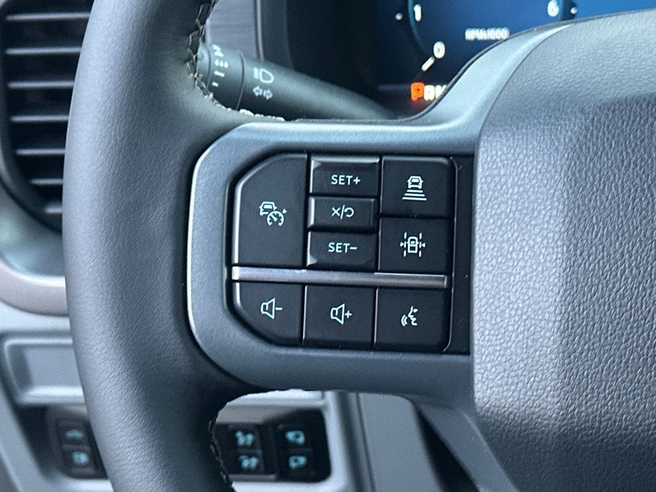 2025 Ford F-150 XLT - Photo 24