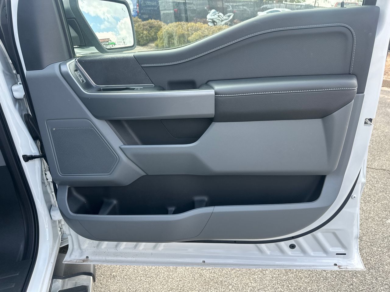 2025 Ford F-150 XLT - Photo 14