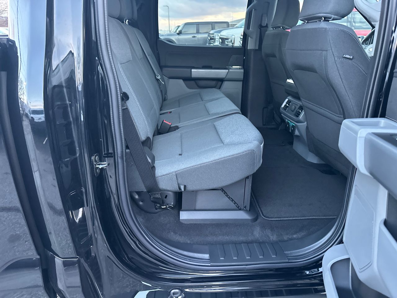 2025 Ford F-150 XLT - Photo 15