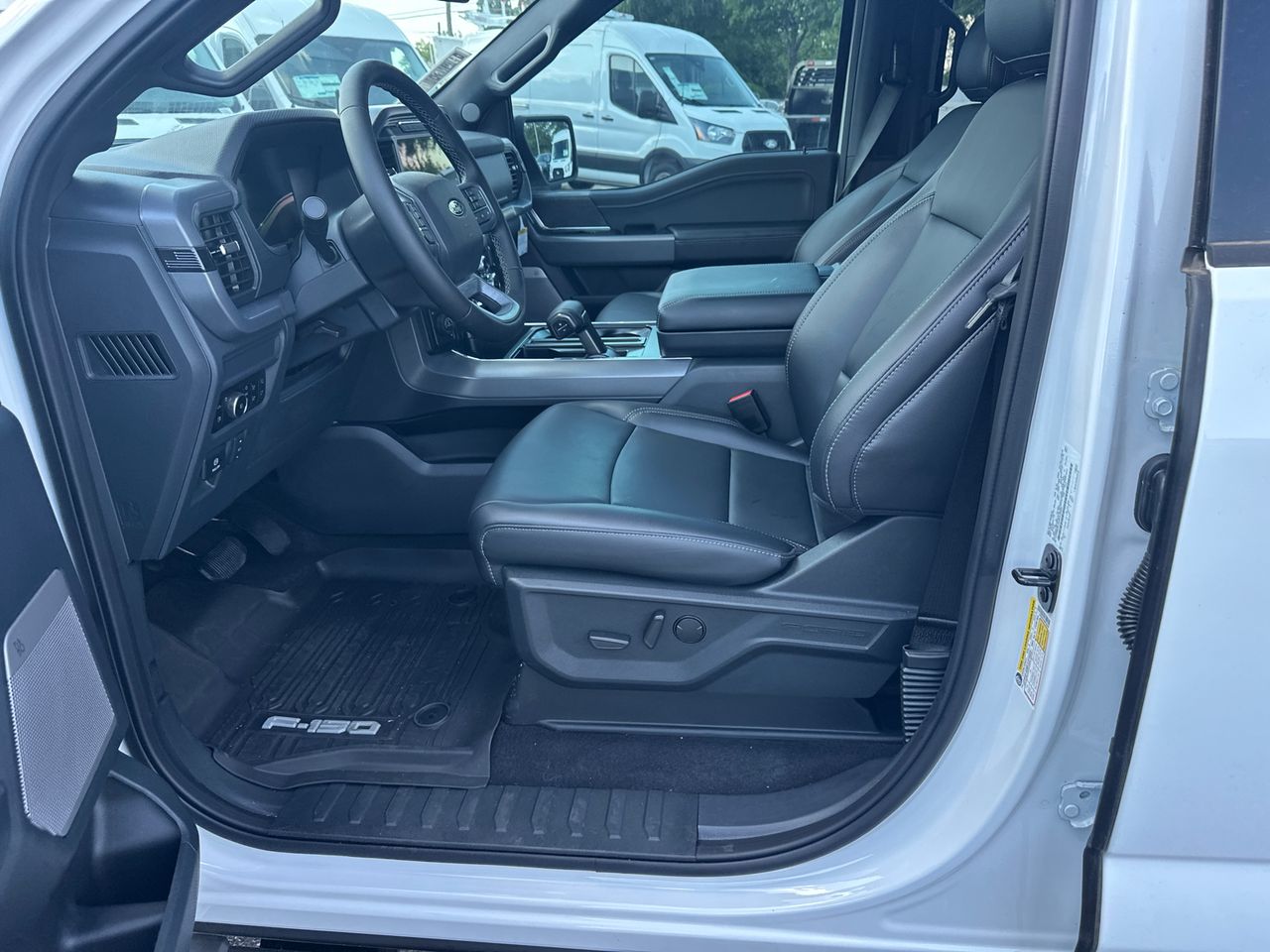2025 Ford F-150 XLT - Photo 9